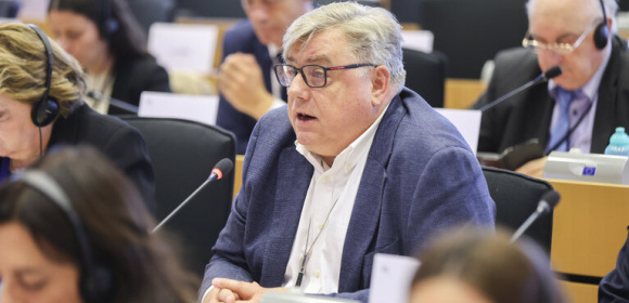 Kosma Złotowski zwraca uwagę na zagrożenie dla prawnej gwarancji wolności słowa w Polsce