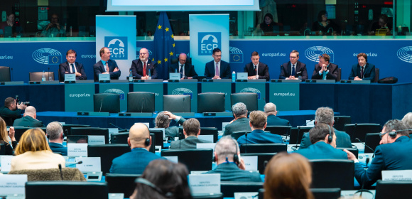 W PE o podwójnych standardach Komisji Europejskiej i rządu Donalda Tuska w kwestii praworządności