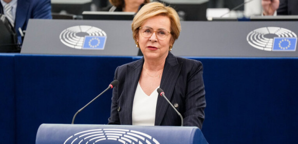 Jadwiga Wiśniewska: „Hasłem obecnej prezydencji jest bezpieczeństwo, a tymczasem zamiast w pełni skupiać się na walce z przemytnikami ludzi ścigają obrońców granic”