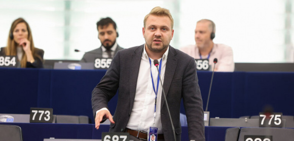 Jacek Ozdoba w dyskusji z komisarzem Séjourné