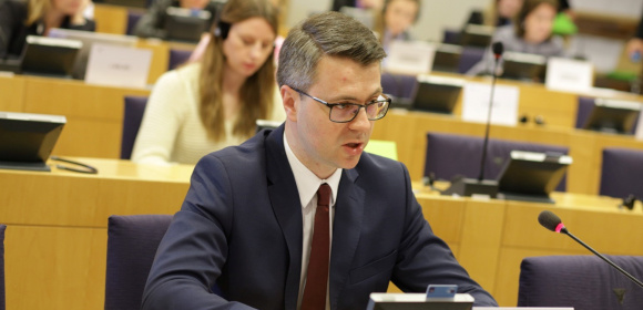Piotr Müller w dyskusji z komisarzem Šefčovičem