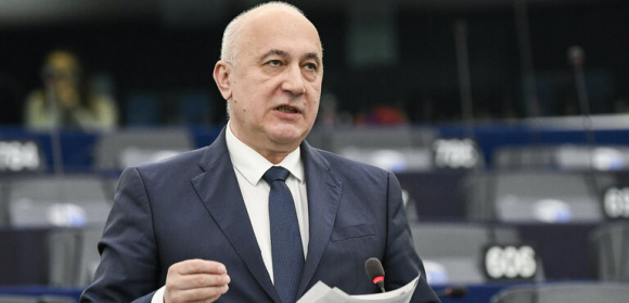 Joachim Brudziński: „Raport Trybunału Obrachunkowego za 2024 rok ujawnia poważne i trwałe problemy w zarządzaniu finansami UE”