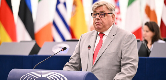„Prawo UE oderwane od realiów” –  Kosma Złotowski krytycznie o kierunku unijnej legislacji